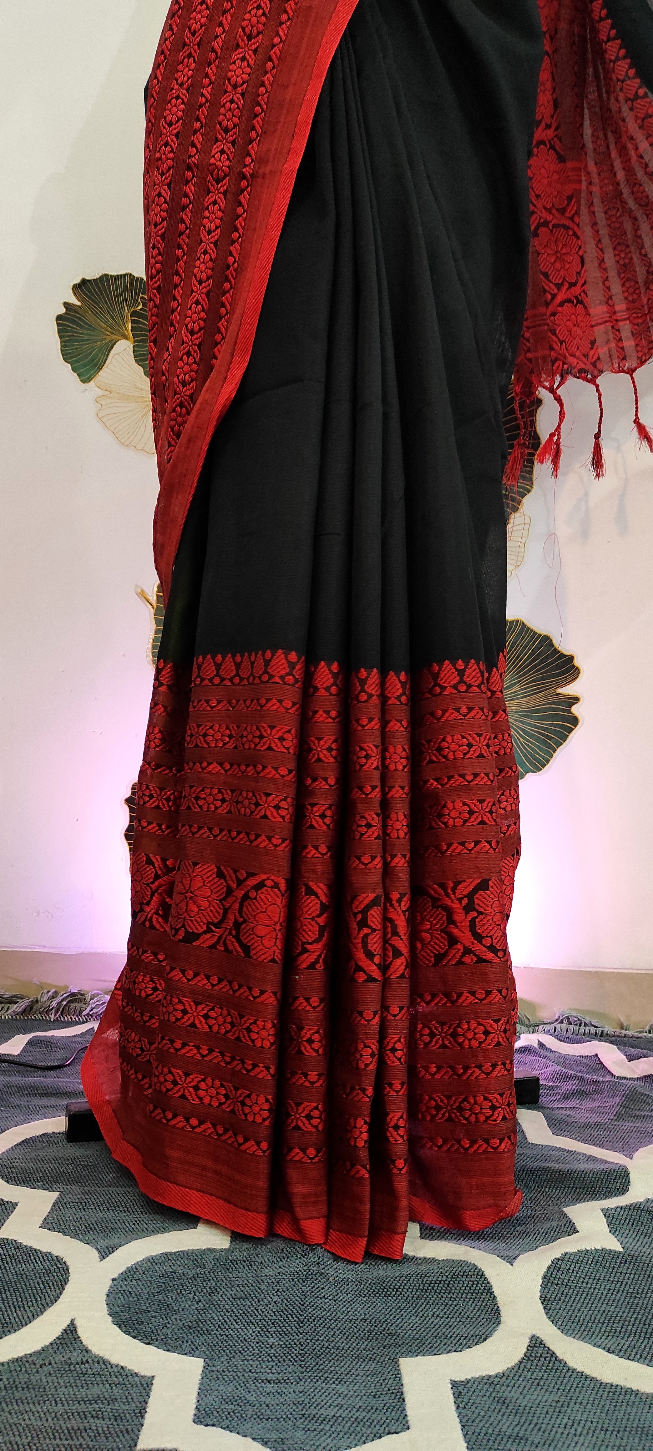 Bengampuri cotton: Black and red