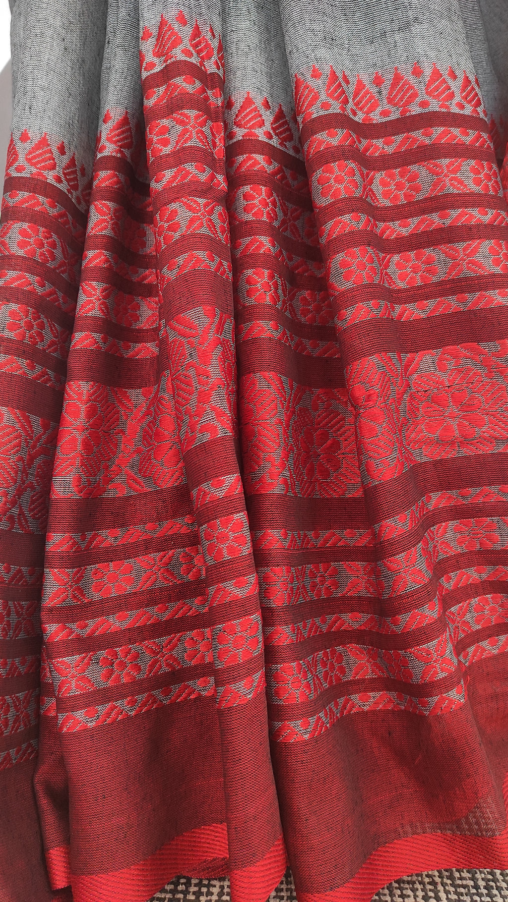 Begampuri Cotton handloom saree: Grey and red