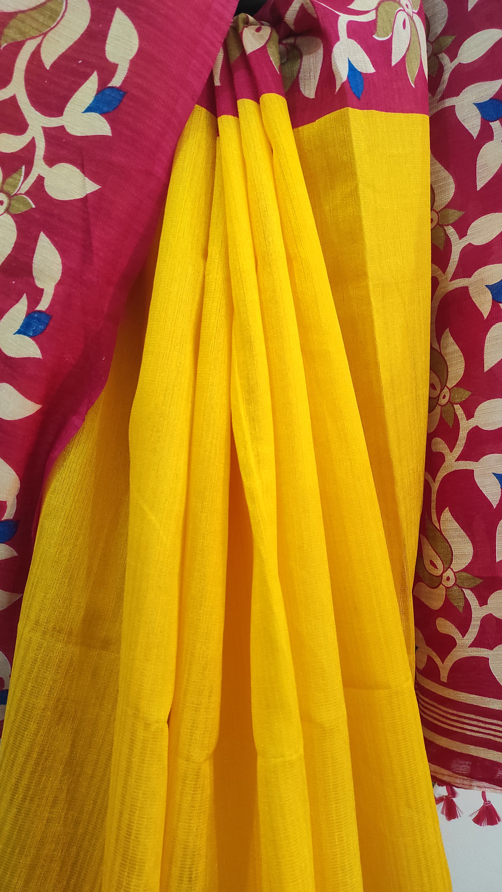 Handloom Matka: Yellow with pink border