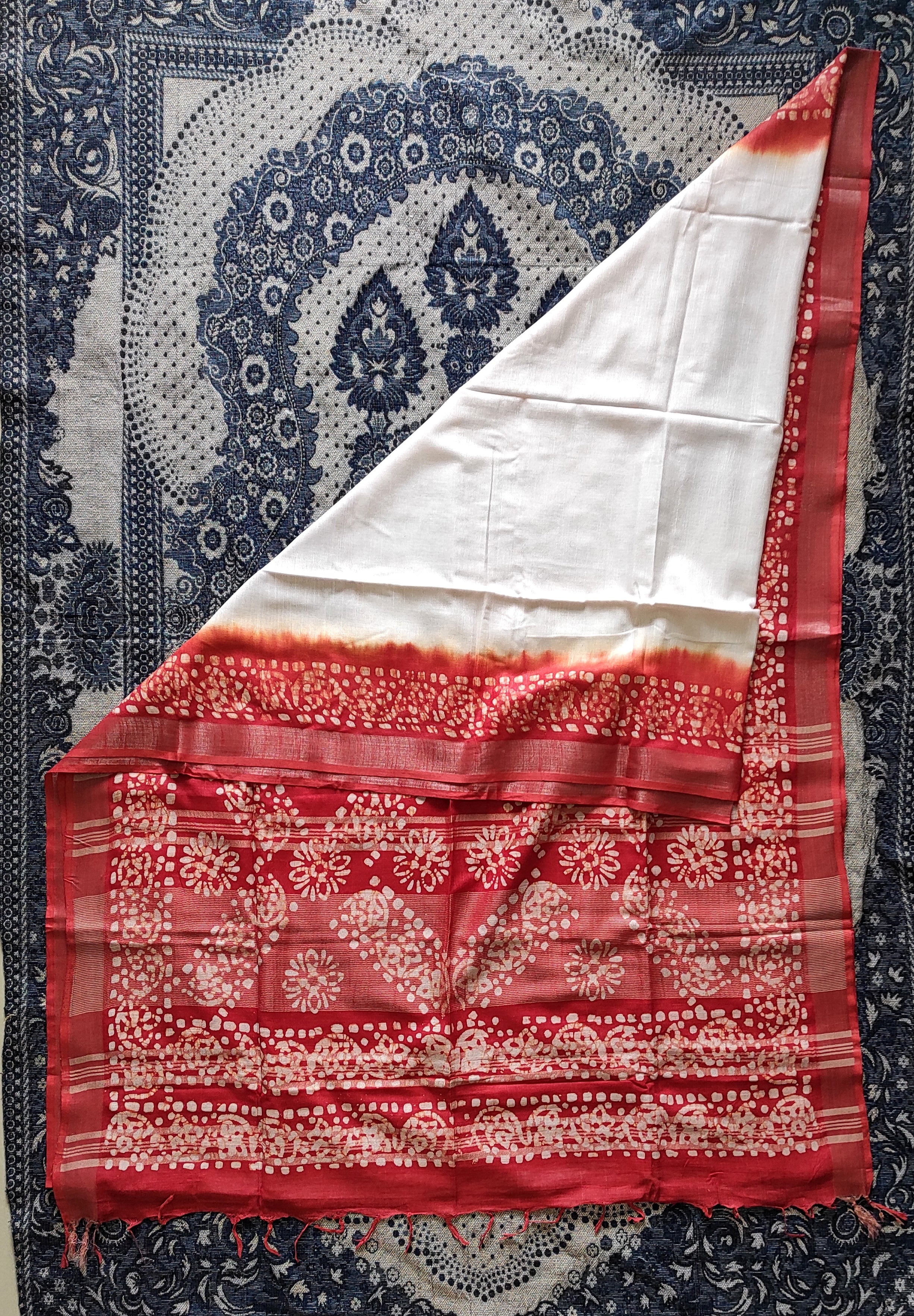 Linen Batik: Red and white