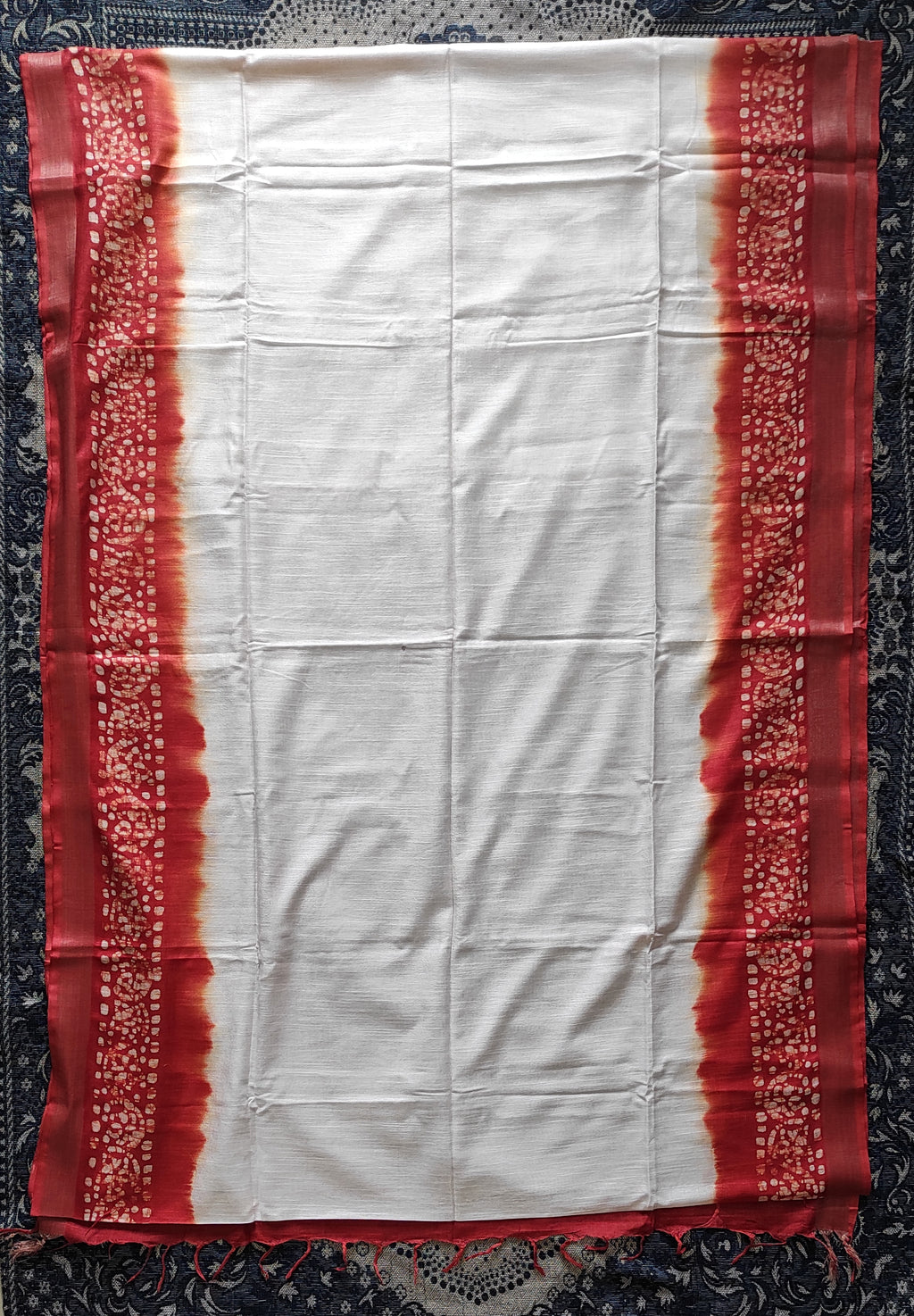 Linen Batik: Red and white