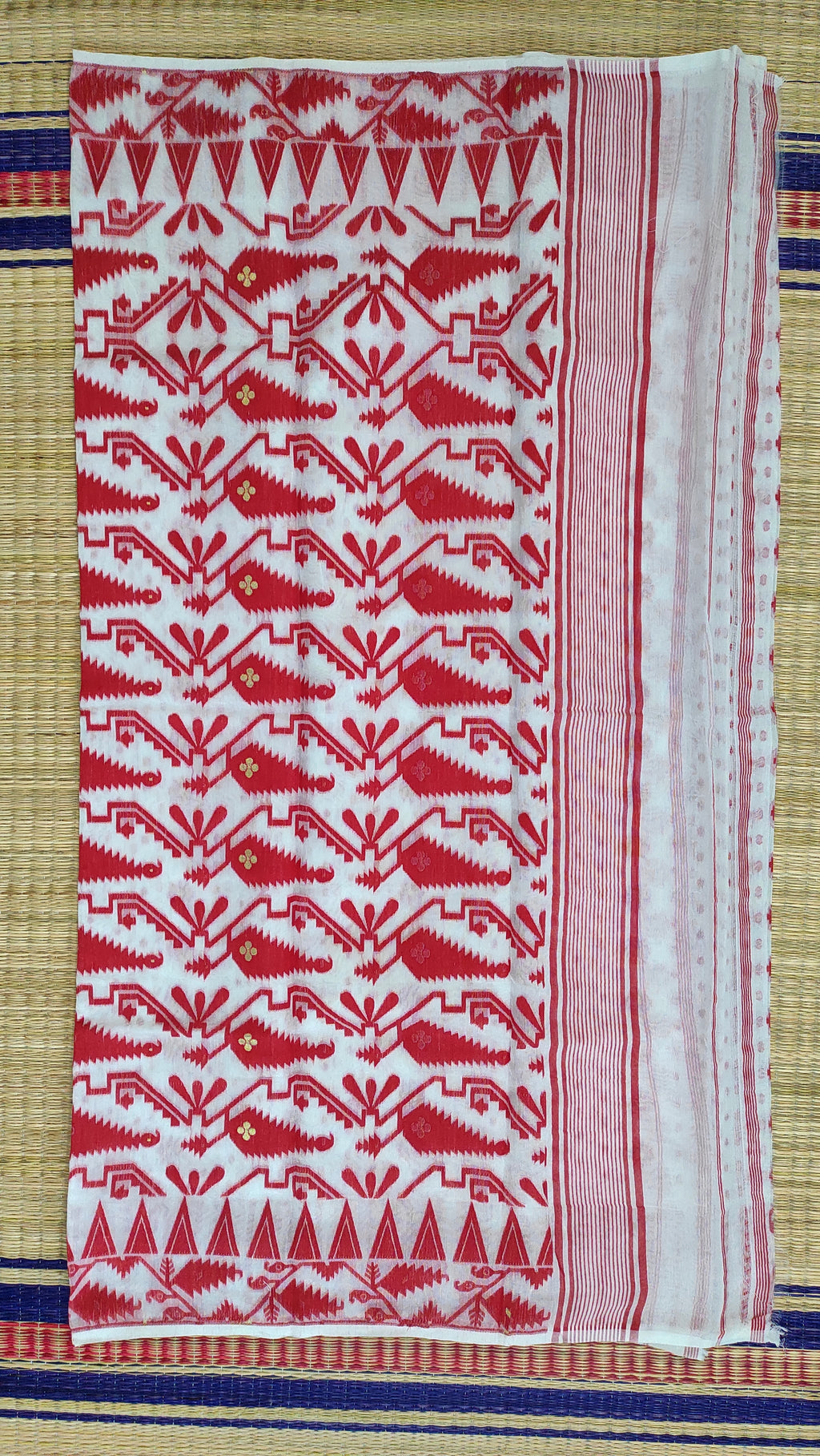 Dhakai Jamdani: Red and White