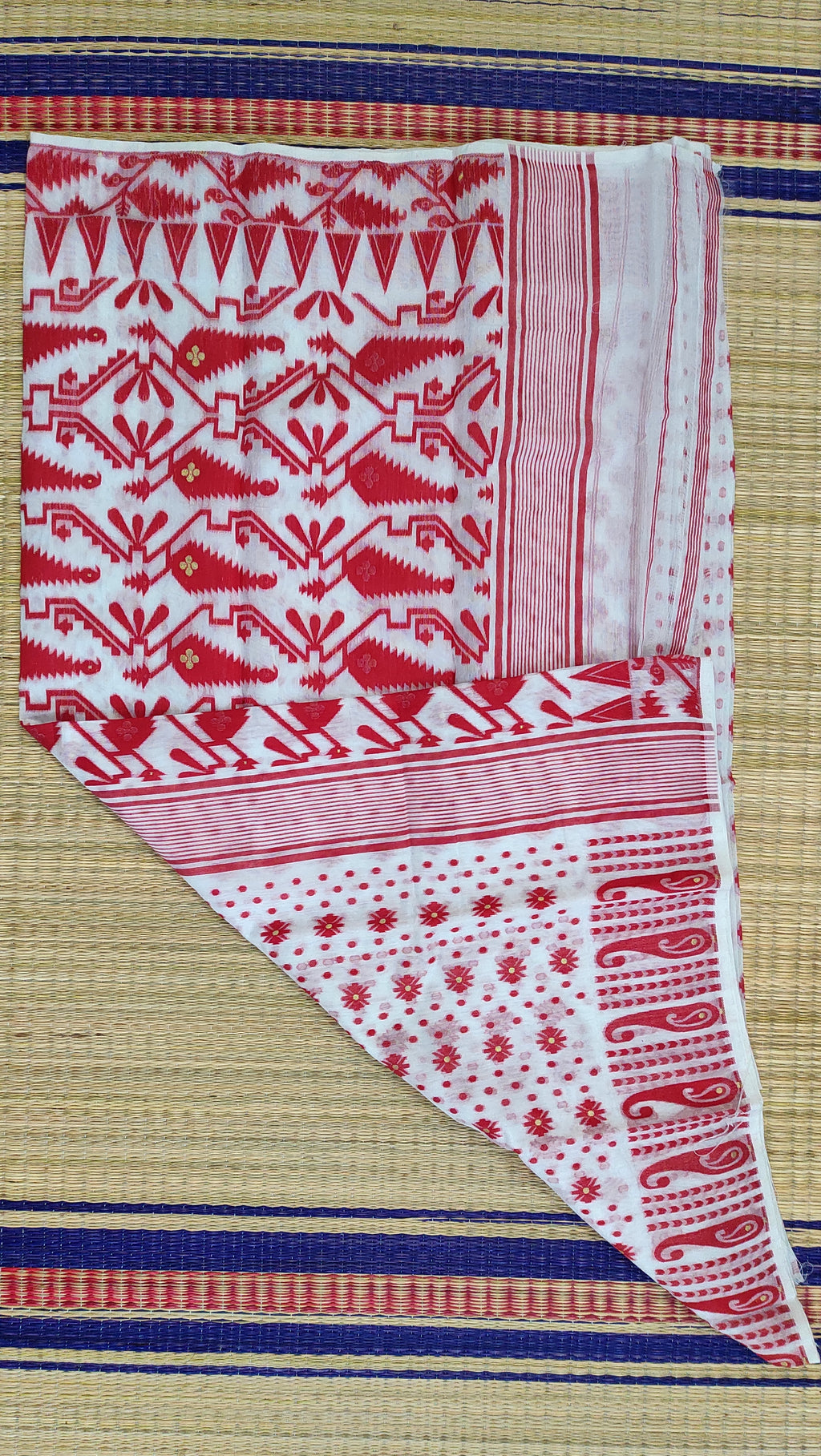 Dhakai Jamdani: Red and White