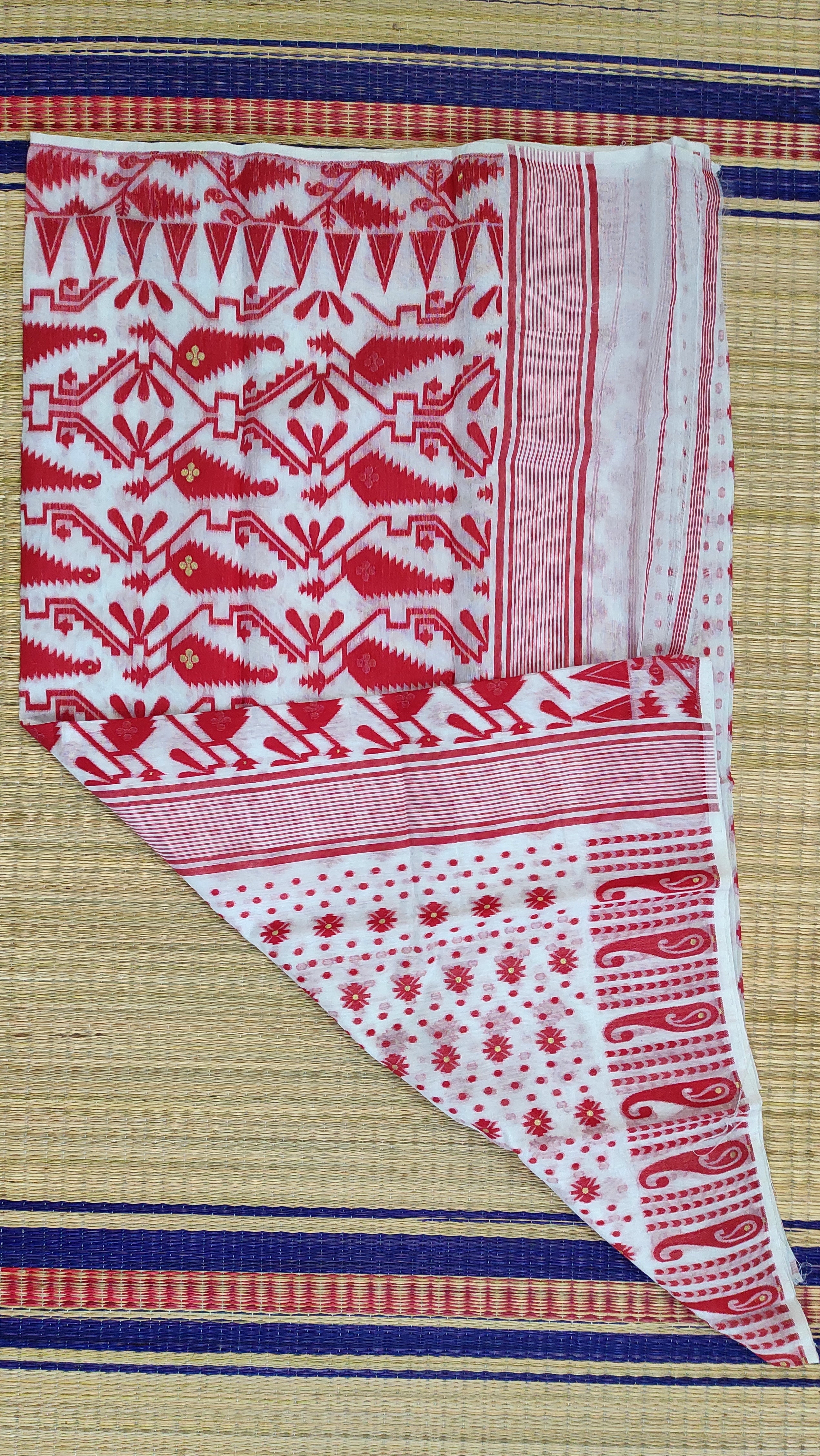 Dhakai Jamdani: Red and White