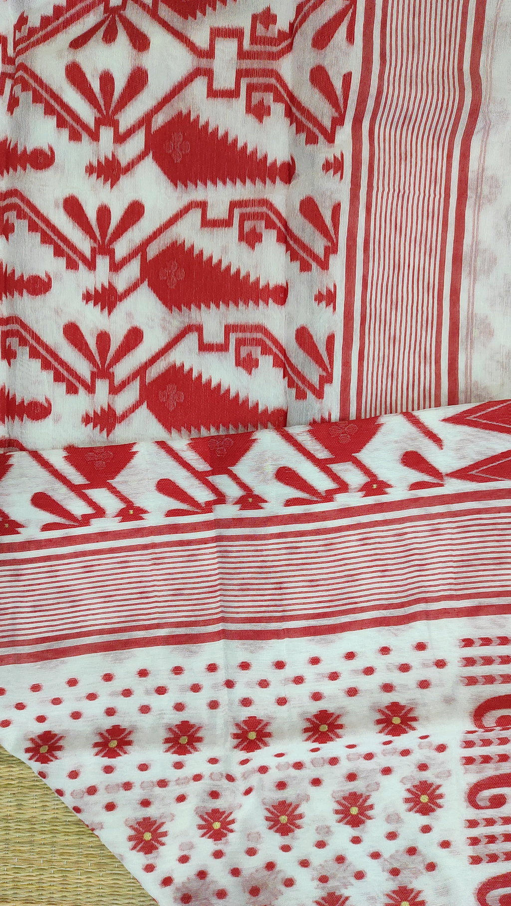 Dhakai Jamdani: Red and White