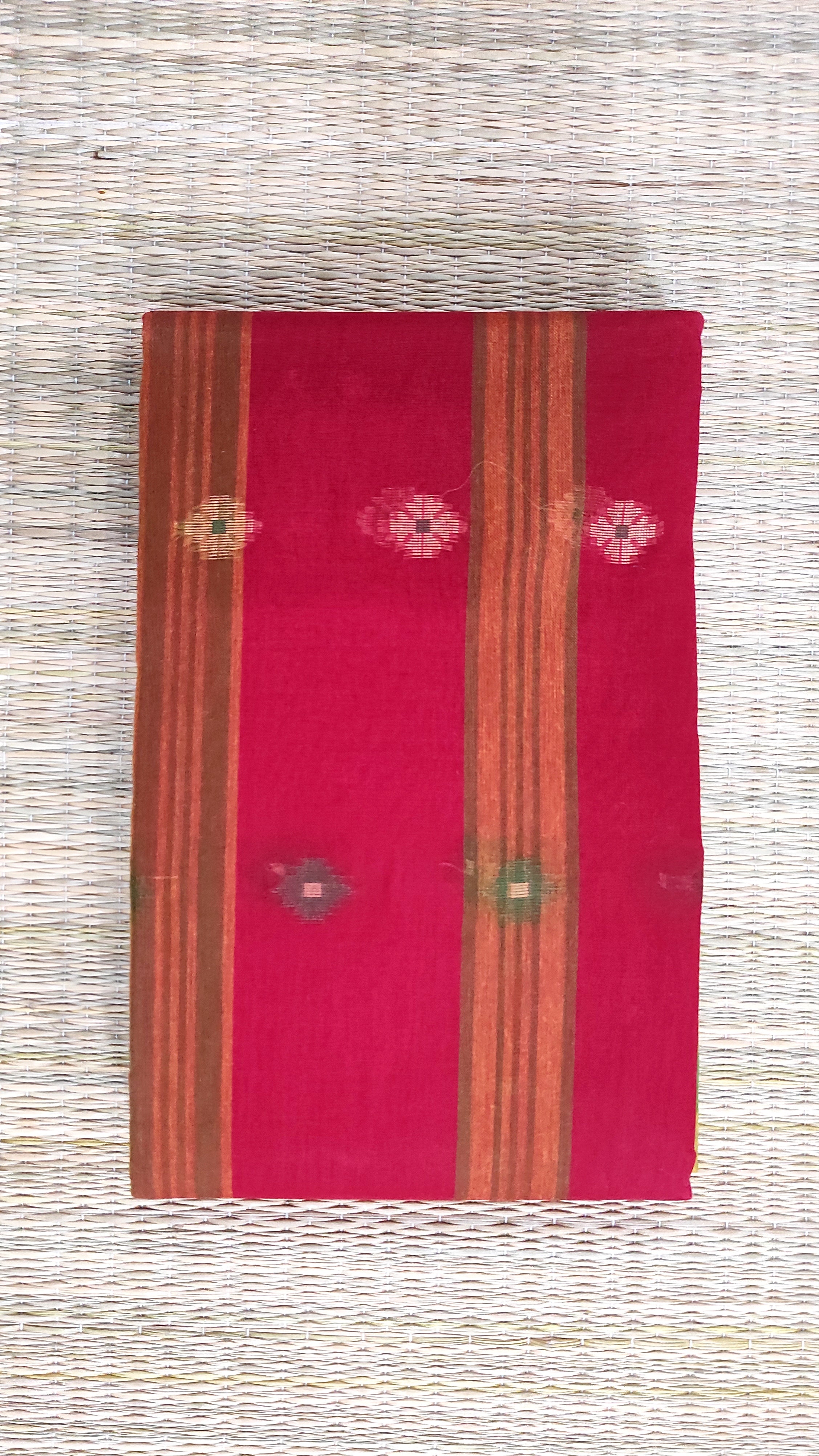 Tangail cotton: Red with green border