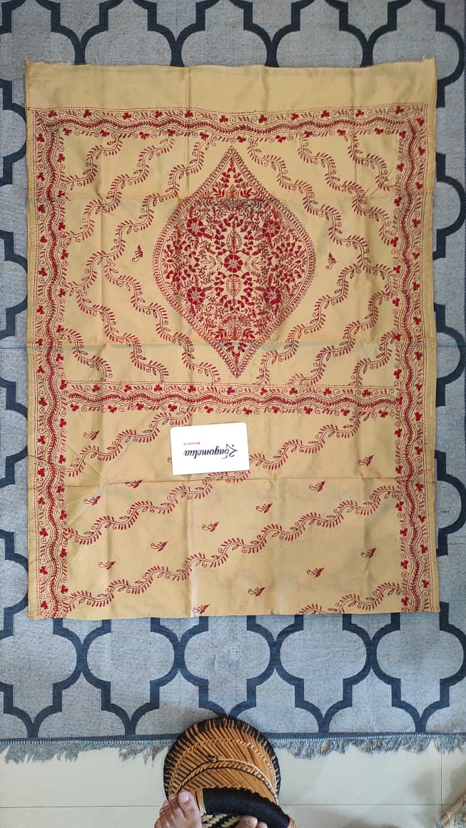 Kantha Stitch: Beige with red embroidery